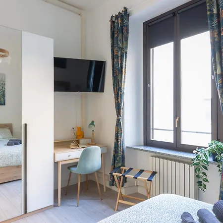Ourjoy & Skyjoy Condo Units - Via M Gioia, 47 - Strong Wifi, 1 Private Parking, Central Station, Milan Apartment