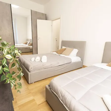 We - Premuda Boutique, * Milan