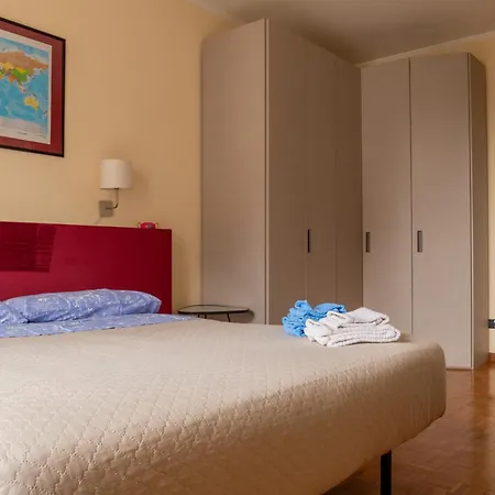 Panoramic Views, Location Milaan