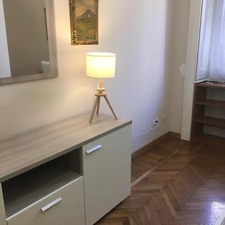 Appartamento 3 Bedroom Cozy In Milano