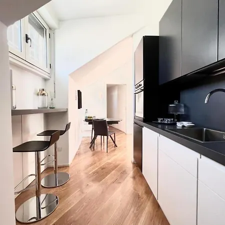 Comecasa Attic 5 Min Walk From Duomo アパート ミラノ