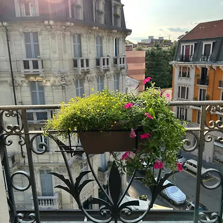 Easy Isola, For An Easy Appartement