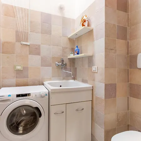 Esclusivo 3br, E Balcone A Porta Venezia アパート ミラノ