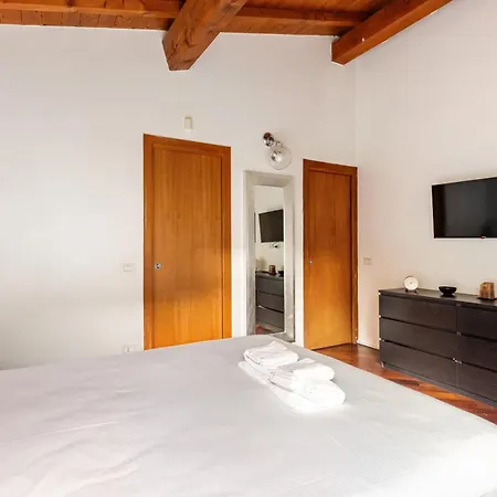 アパート Esclusivo 3br, E Balcone A Porta Venezia ミラノ