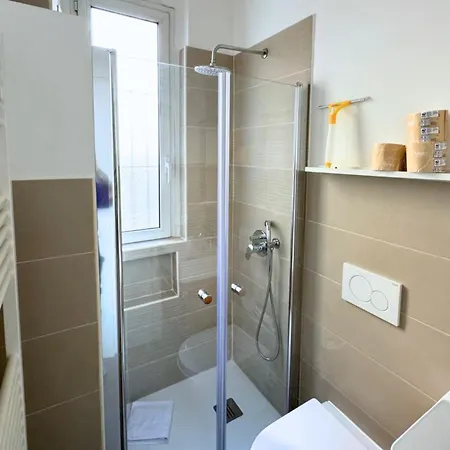 House- 1 Min Metro - 15 Min Duomo Daire *