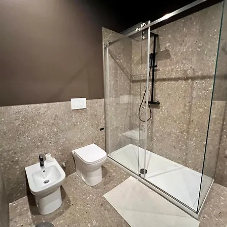 New Amazing Mono Located In Moscova District From Moscova Group מילאנו