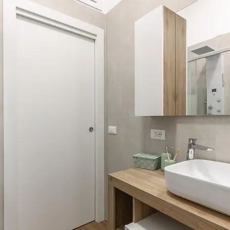 Ourjoy & Skyjoy Condo Units - Via M Gioia, 47 - Strong Wifi, 1 Private Parking, Central Station, Milan * Milan