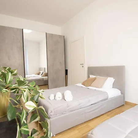 We - Premuda Boutique, Milan