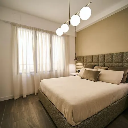 Caravaggio Golden House Next To Duomo *