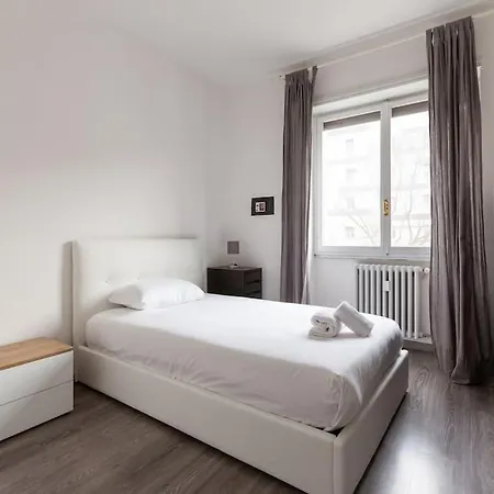 Апартаменты Easytopstay - Large Close To Metro *