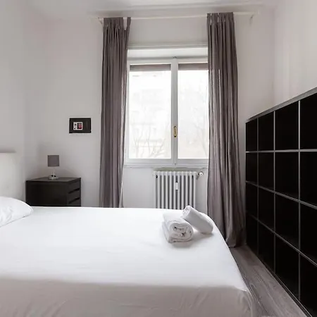 Easytopstay - Large Close To Metro Милан