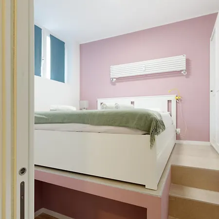 아파트 Insubria Park - Pastel Color Apartment!