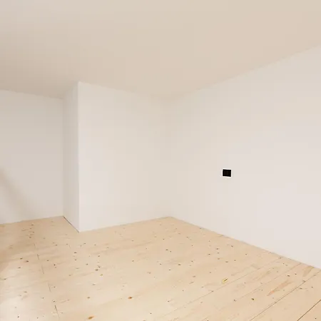 Guesthost - Cozy Corner With Balcony And Private Garage! Apartman