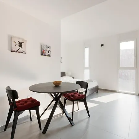 Guesthost - Udine M2 - Bright And Cozy * Milaan