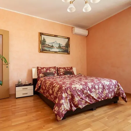 Two Spacious Bedrooms 1 Minute To Metro Stop *