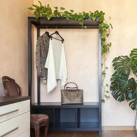 Two Spacious Bedrooms 1 Minute To Metro Stop アパート ミラノ