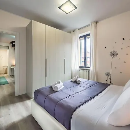 公寓 Ampio Quadrilocale Navigli/forum + Free Parking *