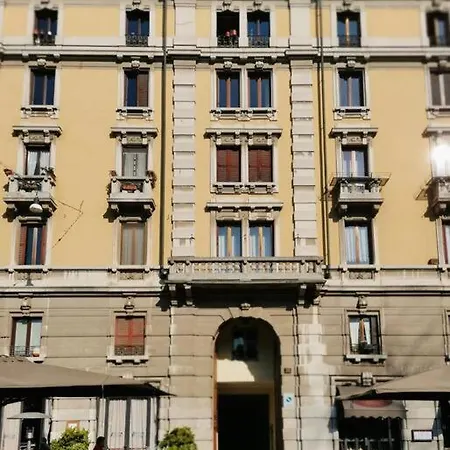 Arco Della Pace Charm *