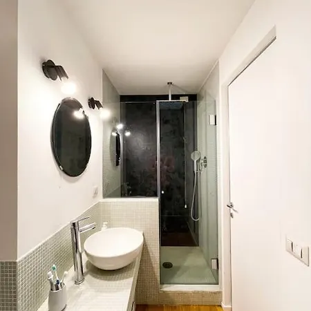 Apartment Garibaldi-isola - Moderno Bilocale Con Balcone