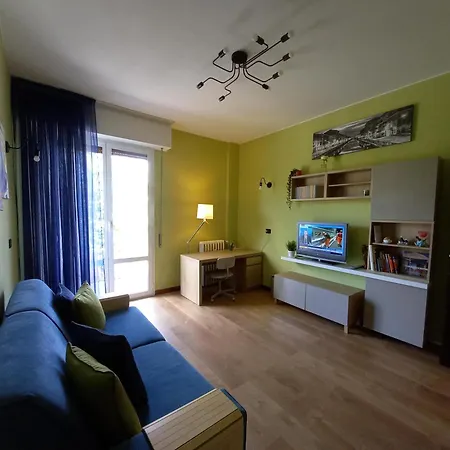 Bright Two-room Overlooking The Park