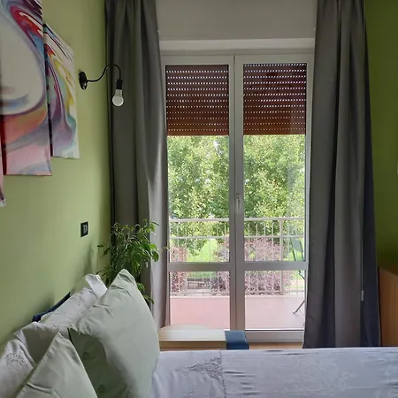 公寓 Bright Two-room Overlooking The Park *