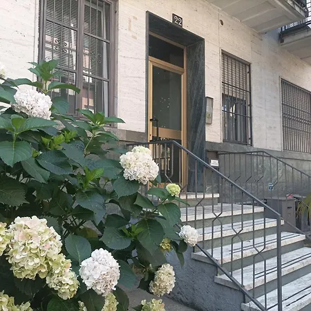 Nice Cozy Next To Loreto מילאנו