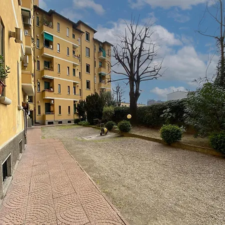 Cozy And Bright One-bedroom Near Metro3 Apartment Milan