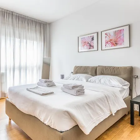 - Brand New 4 Pax Life & The Giulio Cesare 5 Apartament *