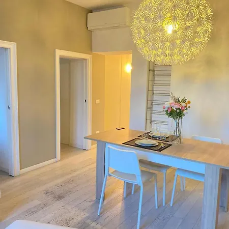 Lovely Flat In The Heart Of The Navigli Apartament Mediolan