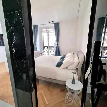 B And G San Babila- Luxury In The Heart Of - Design District 4*