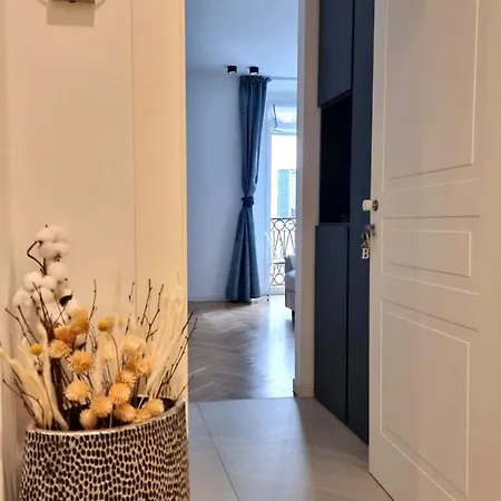 Vendégház B And G San Babila- Luxury In The Heart Of - Design District 4*