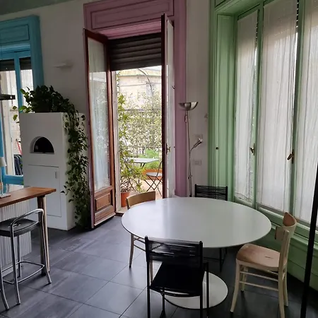 Attico Incantevole In Centro Citta Con Terrazzo Vicino Alle Sfilate Di Moda 아파트 *