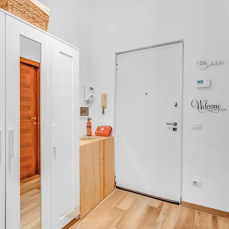 Ellebnb - Wifi, Netflix E Metro M2 A 100 Metri Apartment *