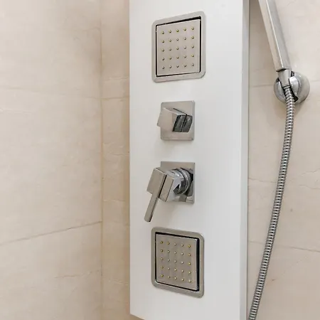 Stile E Comodità Nel Vivace Centro Di Milão