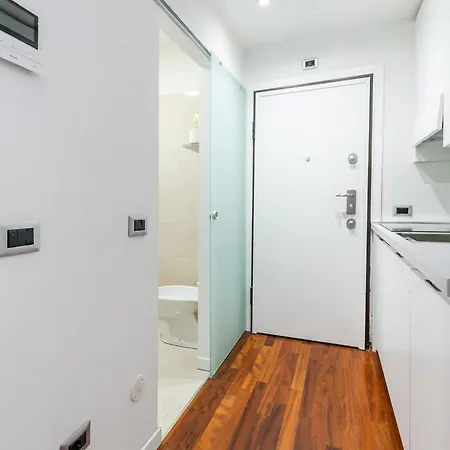 Stile E Comodità Nel Vivace Centro Di Apartamento Milão