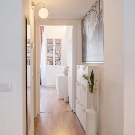 Charming Milanese Aparment Milaan