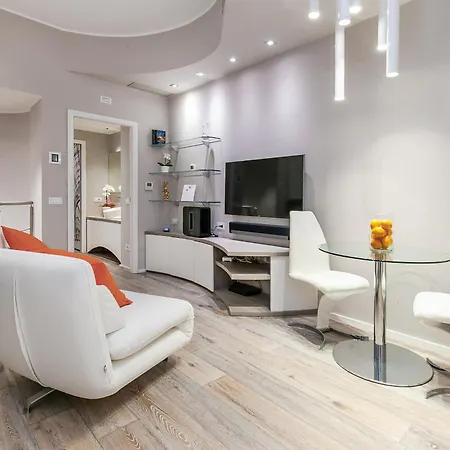 Orange M3 Duomo 12 Min ミラノ