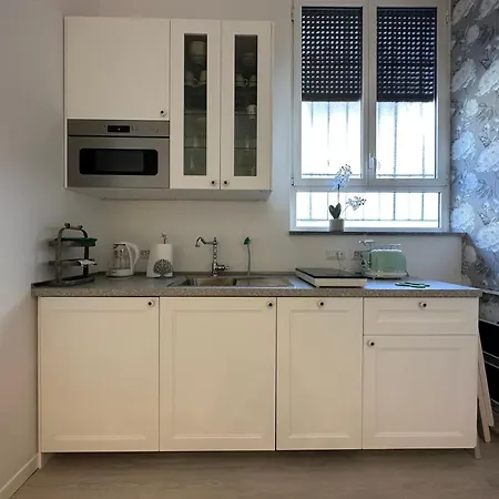 Appartement Flowers, A Cozy In Milan