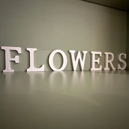 Apartment Flowers, A Cozy In Milan