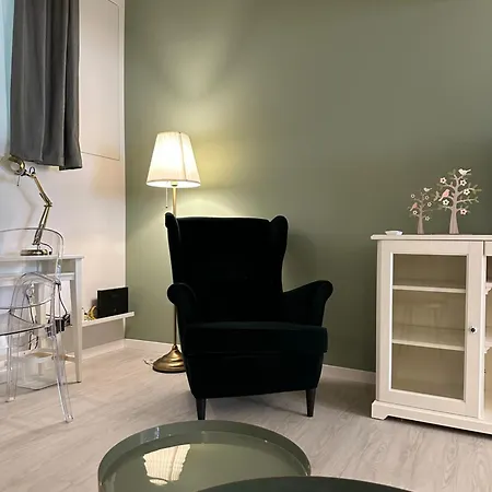 Flowers, A Cozy In Apartment
