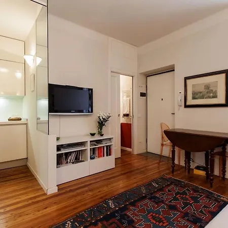 Apartment Charming In Porta Venezia Milan