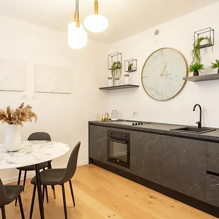 45royal Stylish House Center