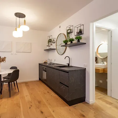 45royal Stylish House Center Апартаменты *