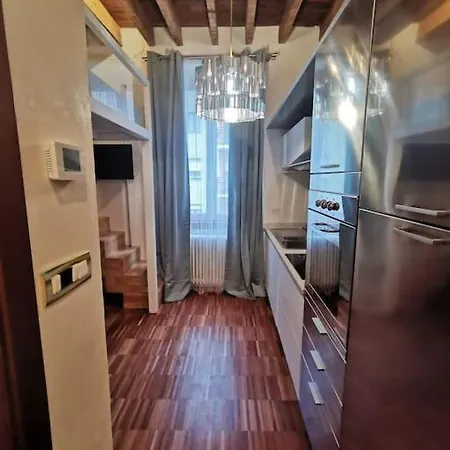 Апартаменты Metro Stop, Prada & Design *