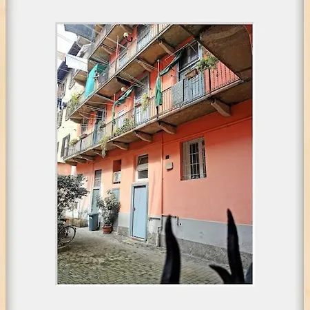 Metro Stop, Prada & Design