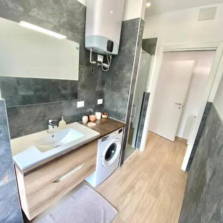 Federico's House - Eleganza E Stile In Via Anselmo Da Baggio 公寓 *