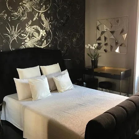 Lippi 42 Single Room's In With Garden *