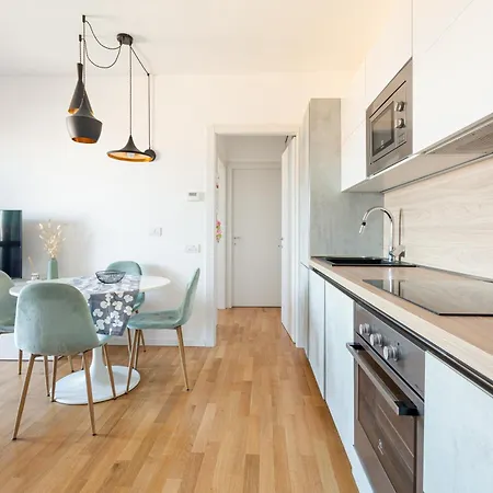 Sweet - With Balcony Daire Milano