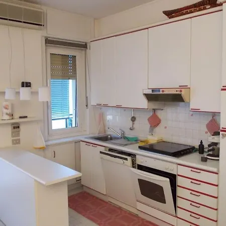 Luminoso Bilocale In Centro 아파트 *