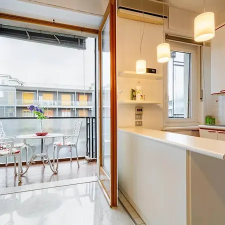 Luminoso Bilocale In Centro 밀라노